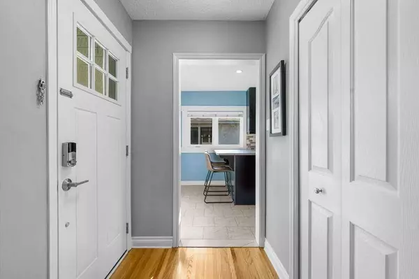 1131 15 AVE NE, Calgary, AB T2E 1J4