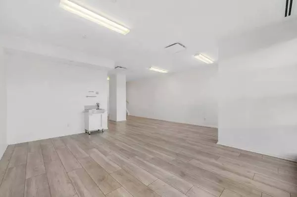 615 6 AVE SE #130, Calgary, AB T2G 1S2