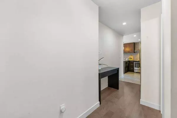 303 13 AVE SW #810, Calgary, AB T2R 0Y9