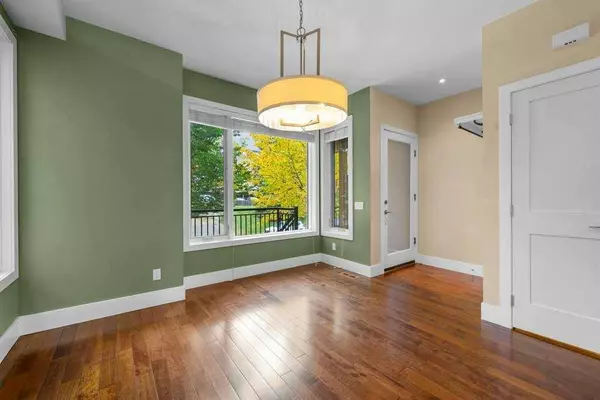 2512 16B ST SW, Calgary, AB T2T 4L9