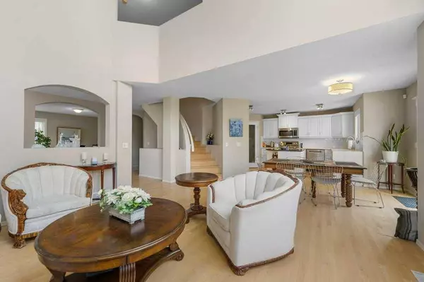 23 Valley Ponds WAY NW, Calgary, AB T3B 5T5