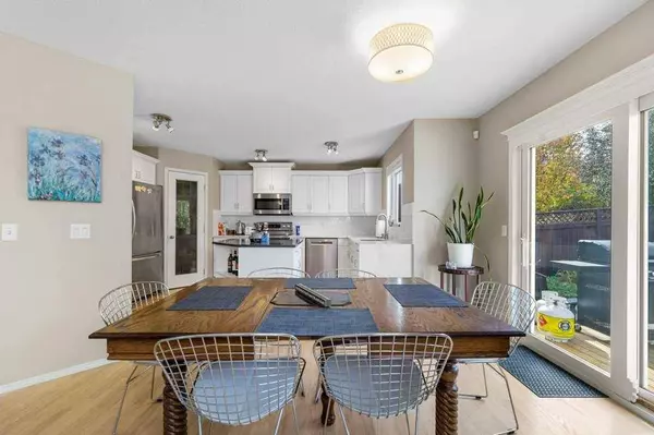 23 Valley Ponds WAY NW, Calgary, AB T3B 5T5