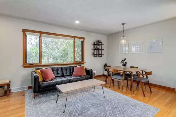 1403 107 AVE SW, Calgary, AB T2W 0C1