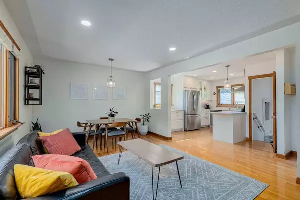 1403 107 AVE SW, Calgary, AB T2W 0C1