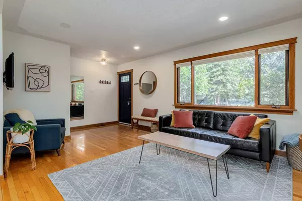 1403 107 AVE SW, Calgary, AB T2W 0C1