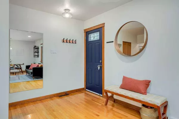 1403 107 AVE SW, Calgary, AB T2W 0C1