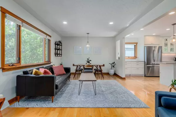 1403 107 AVE SW, Calgary, AB T2W 0C1