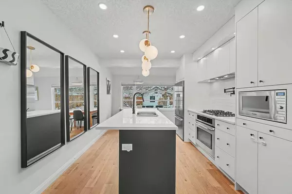 835 18 AVE NW, Calgary, AB T2M 0V4