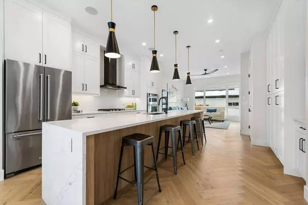 1919 21 AVE NW, Calgary, AB T2M 1M7