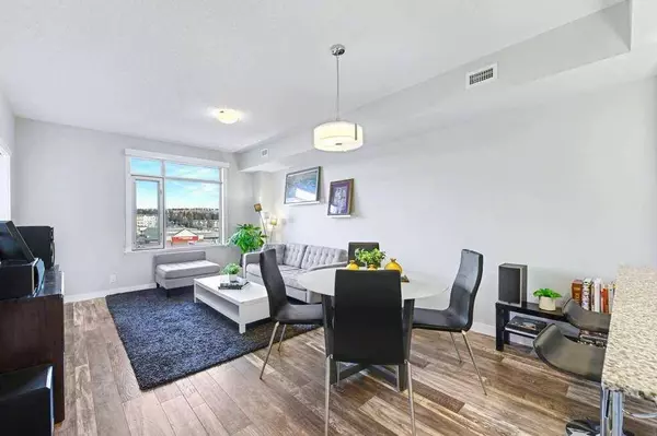 32 Varsity Estates CIR NW #807, Calgary, AB T3A 2Y1