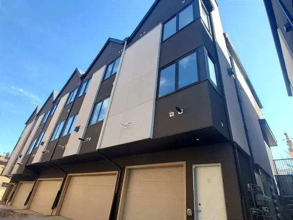 1426 23 AVE NW, Calgary, AB T2K 1M5