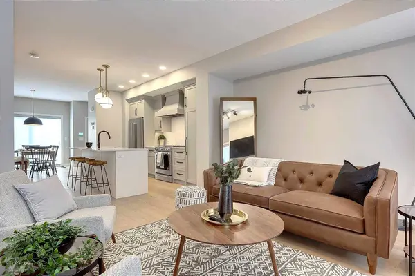 1426 23 AVE NW, Calgary, AB T2K 1M5