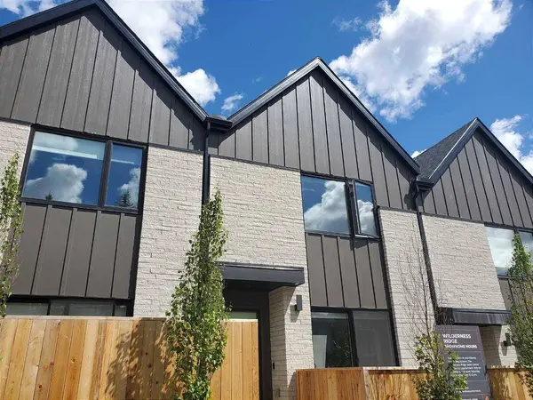 1426 23 AVE NW, Calgary, AB T2K 1M5