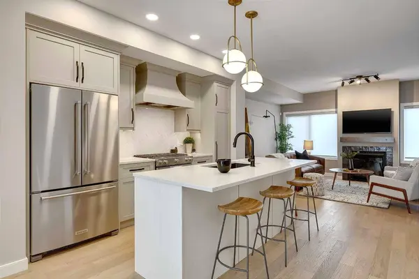 1426 23 AVE NW, Calgary, AB T2K 1M5