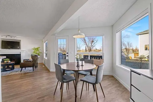 139 Douglas Glen CRES SE, Calgary, AB T2Z 3M6