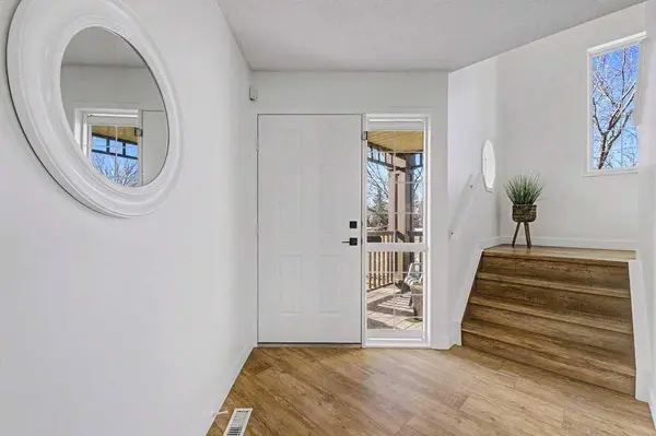 139 Douglas Glen CRES SE, Calgary, AB T2Z 3M6