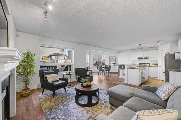 139 Douglas Glen CRES SE, Calgary, AB T2Z 3M6