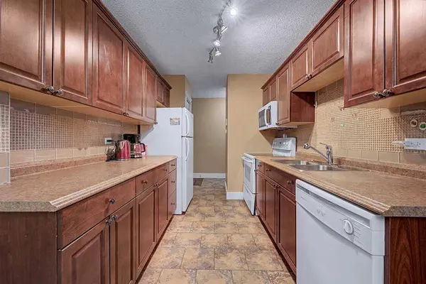 1620 8 AVE NW #356, Calgary, AB T2N 1C4