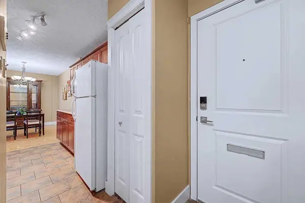 1620 8 AVE NW #356, Calgary, AB T2N 1C4