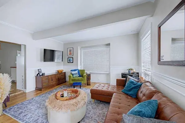 134 30 AVE NW, Calgary, AB T2M 2M9