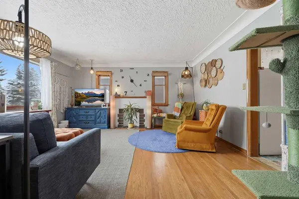 1019 8 AVE NE, Calgary, AB T2E 0S4