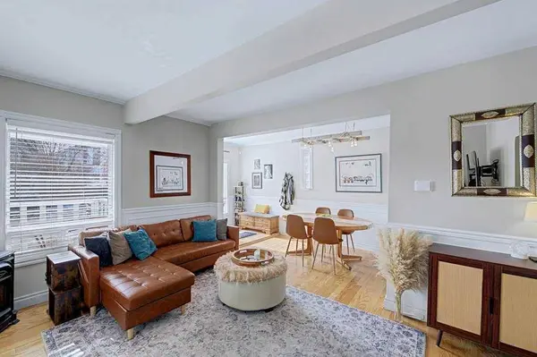 134 30 AVE NW, Calgary, AB T2M 2M9