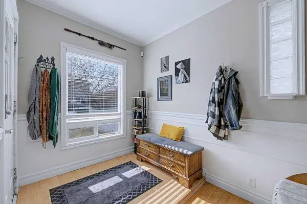 134 30 AVE NW, Calgary, AB T2M 2M9