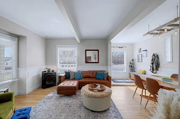 134 30 AVE NW, Calgary, AB T2M 2M9