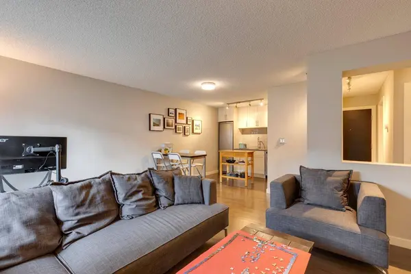 120 24 AVE SW #102, Calgary, AB T2S 0J9