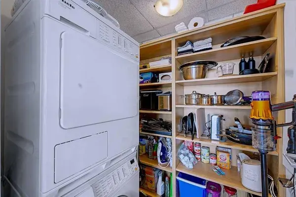 433 11 AVE SE #1006, Calgary, AB T2G 0L7