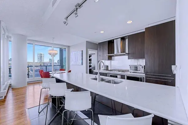 433 11 AVE SE #1006, Calgary, AB T2G 0L7