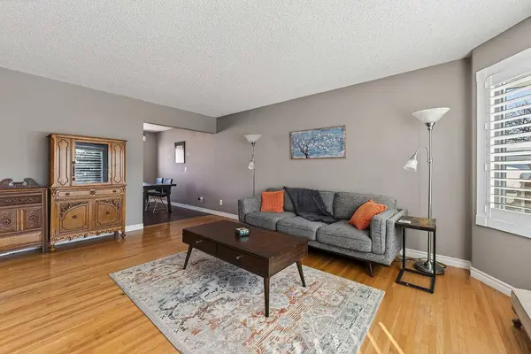 1424 109 AVE SW, Calgary, AB T2W 0C7