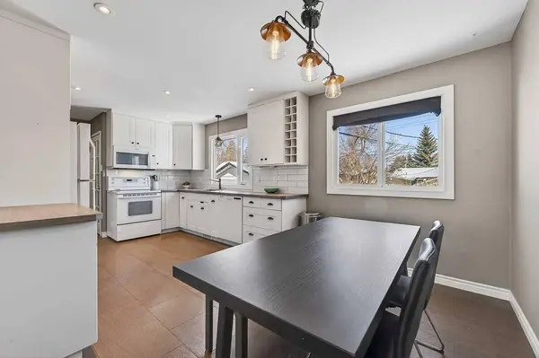 1424 109 AVE SW, Calgary, AB T2W 0C7