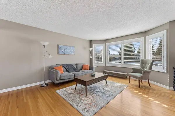 1424 109 AVE SW, Calgary, AB T2W 0C7