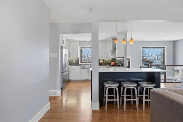 70 Wimbledon CRES SW, Calgary, AB T3C 3J1