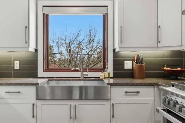 70 Wimbledon CRES SW, Calgary, AB T3C 3J1
