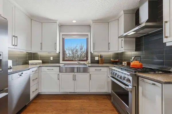 70 Wimbledon CRES SW, Calgary, AB T3C 3J1