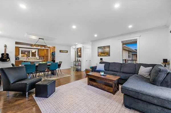 1412 16A ST NE, Calgary, AB T2E 4T7
