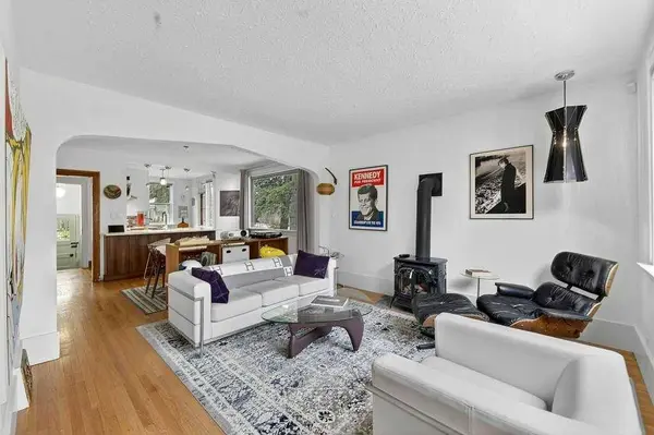 924 7A ST NW, Calgary, AB T2M 3H2