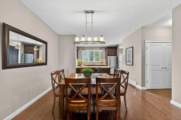 44 Mike Ralph WAY SW, Calgary, AB T3E 0H8