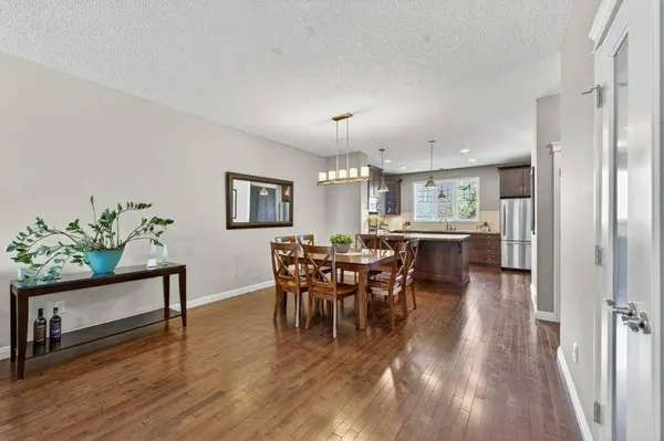 44 Mike Ralph WAY SW, Calgary, AB T3E 0H8