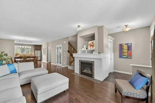 44 Mike Ralph WAY SW, Calgary, AB T3E 0H8