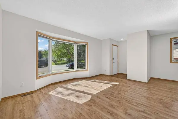 3304 Temple WAY NE, Calgary, AB T1Y 3V6