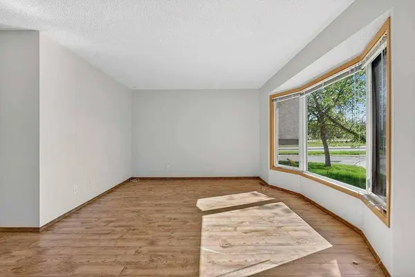 3304 Temple WAY NE, Calgary, AB T1Y 3V6