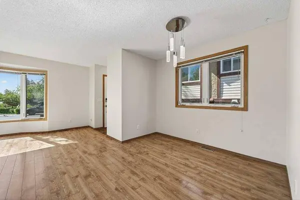 3304 Temple WAY NE, Calgary, AB T1Y 3V6