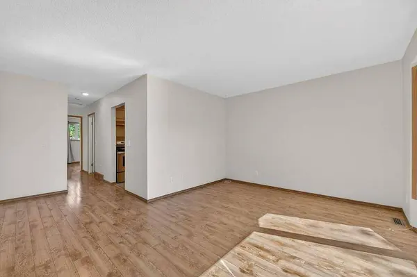 3304 Temple WAY NE, Calgary, AB T1Y 3V6
