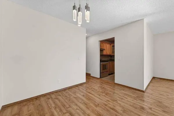 3304 Temple WAY NE, Calgary, AB T1Y 3V6