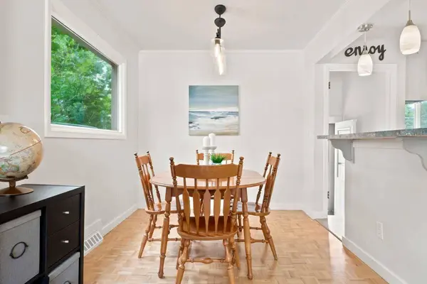 404 Arlington DR SE, Calgary, AB T2H 1S3