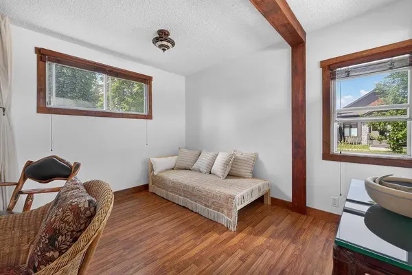 241 25 AVE NE, Calgary, AB T2E 1Y2