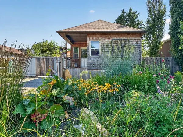 241 25 AVE NE, Calgary, AB T2E 1Y2